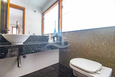 Casa - Sobrado com 3 quartos (sendo 3 suite(s)) a 3,00 metros praia.