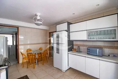 Casa - Sobrado com 3 quartos (sendo 3 suite(s)) a 3,00 metros praia.