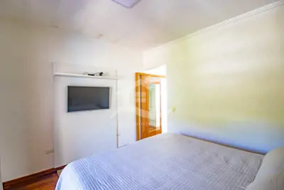 Casa - Sobrado com 3 quartos (sendo 3 suite(s)) a 3,00 metros praia.