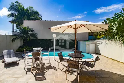 Casa - Sobrado com 3 quartos (sendo 3 suite(s)) a 3,00 metros praia.