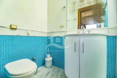 Casa - Sobrado com 3 quartos (sendo 3 suite(s)) a 3,00 metros praia.