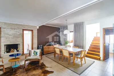 Casa - Sobrado com 3 quartos (sendo 3 suite(s)) a 3,00 metros praia.
