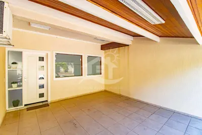 Casa - Sobrado com 3 quartos (sendo 3 suite(s)) a 3,00 metros praia.