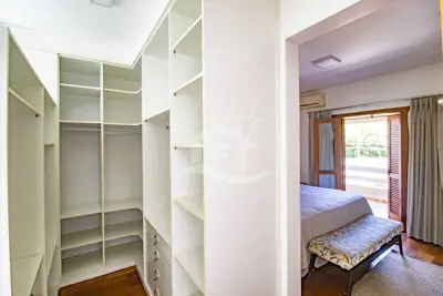 Casa - Sobrado com 3 quartos (sendo 3 suite(s)) a 3,00 metros praia.