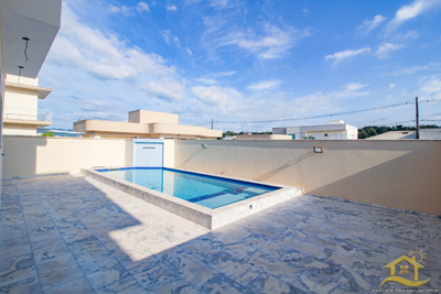 Casa - Sobrado com 4 dormitórios (sendo 4 suite(s)) a 2,00 metros praia.