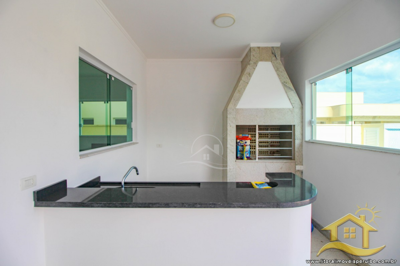 Casa - Sobrado com 4 dormitórios (sendo 4 suite(s)) a 2,00 metros praia.