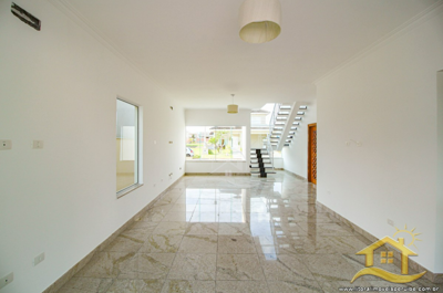 Casa - Sobrado com 4 dormitórios (sendo 4 suite(s)) a 2,00 metros praia.