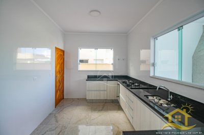 Casa - Sobrado com 4 dormitórios (sendo 4 suite(s)) a 2,00 metros praia.