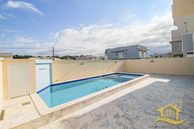 Casa - Sobrado com 4 dormitórios (sendo 4 suite(s)) a 2,00 metros praia.