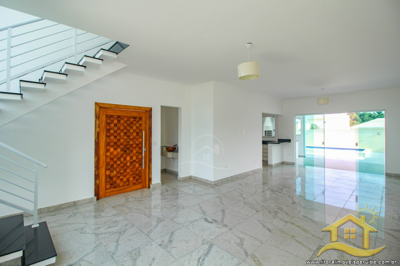 Casa - Sobrado com 4 dormitórios (sendo 4 suite(s)) a 2,00 metros praia.