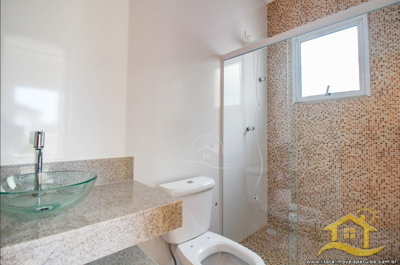 Casa - Sobrado com 4 dormitórios (sendo 4 suite(s)) a 2,00 metros praia.