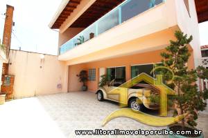 Casa - Sobrado com 3 quartos (sendo 2 suite(s)) a 0,00 metros praia.