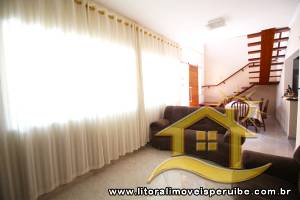 Casa - Sobrado com 3 quartos (sendo 2 suite(s)) a 0,00 metros praia.