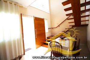 Casa - Sobrado com 3 quartos (sendo 2 suite(s)) a 0,00 metros praia.