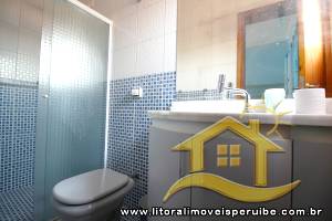 Casa - Sobrado com 3 quartos (sendo 2 suite(s)) a 0,00 metros praia.