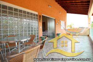 Casa - Sobrado com 3 quartos (sendo 2 suite(s)) a 0,00 metros praia.