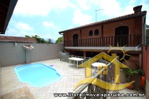 Casa - Sobrado com 3 quartos (sendo 2 suite(s)) a 0,00 metros praia.
