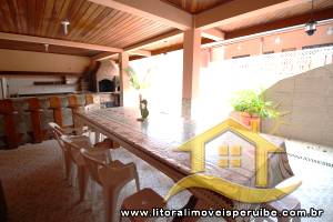 Casa - Sobrado com 3 quartos (sendo 2 suite(s)) a 0,00 metros praia.