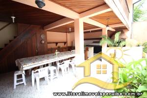 Casa - Sobrado com 3 quartos (sendo 2 suite(s)) a 0,00 metros praia.