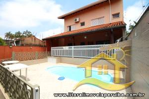 Casa - Sobrado com 3 quartos (sendo 2 suite(s)) a 0,00 metros praia.