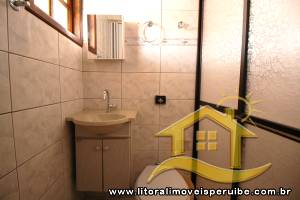 Casa - Sobrado com 3 quartos (sendo 2 suite(s)) a 0,00 metros praia.