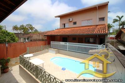 Casa - Sobrado com 3 quartos (sendo 2 suite(s)) a 0,00 metros praia.