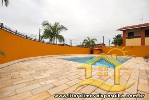 Casa - Térrea com piscina com 2 quartos (sendo 1 suite(s)) a 700,00 metros praia.