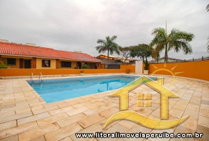 Casa - Térrea com piscina com 2 quartos (sendo 1 suite(s)) a 700,00 metros praia.