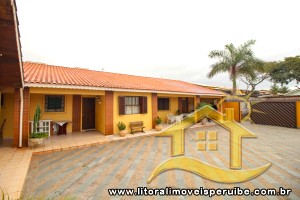 Casa - Térrea com piscina com 2 quartos (sendo 1 suite(s)) a 700,00 metros praia.