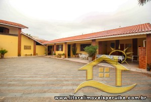 Casa - Térrea com piscina com 2 quartos (sendo 1 suite(s)) a 700,00 metros praia.