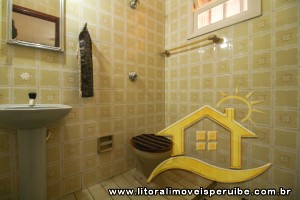 Casa - Térrea com piscina com 2 quartos (sendo 1 suite(s)) a 700,00 metros praia.
