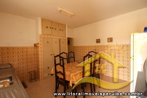 Casa - Térrea com piscina com 2 quartos (sendo 1 suite(s)) a 700,00 metros praia.