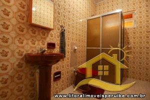 Casa - Térrea com piscina com 2 quartos (sendo 1 suite(s)) a 700,00 metros praia.