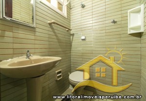 Casa - Térrea com piscina com 2 quartos (sendo 1 suite(s)) a 700,00 metros praia.