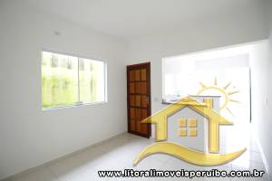 Casa - Térrea com 2 dormitórios (sendo 1 suite(s)) a 2,00 metros praia.