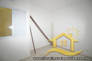 Casa - Térrea com 2 dormitórios (sendo 1 suite(s)) a 2,00 metros praia.