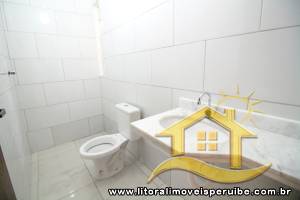 Casa - Térrea com 2 dormitórios (sendo 1 suite(s)) a 2,00 metros praia.