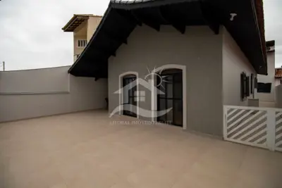Casa - Térrea com 5 dormitórios (sendo 3 suite(s)) a 200,00 metros praia.