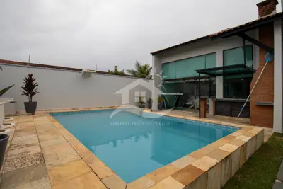 Casa - Térrea com 5 dormitórios (sendo 3 suite(s)) a 200,00 metros praia.