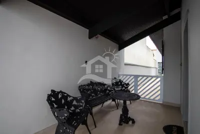 Casa - Térrea com 5 dormitórios (sendo 3 suite(s)) a 200,00 metros praia.