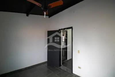 Casa - Térrea com 5 dormitórios (sendo 3 suite(s)) a 200,00 metros praia.