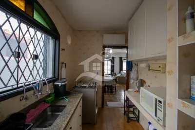 Casa - Térrea com 5 dormitórios (sendo 3 suite(s)) a 200,00 metros praia.