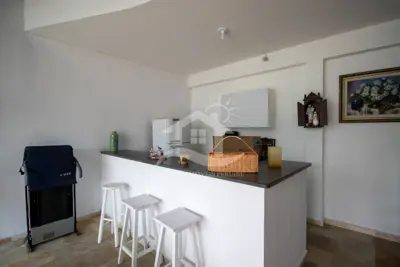 Casa - Térrea com 5 dormitórios (sendo 3 suite(s)) a 200,00 metros praia.