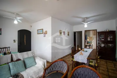 Casa - Térrea com 5 dormitórios (sendo 3 suite(s)) a 200,00 metros praia.