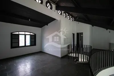 Casa - Térrea com 5 dormitórios (sendo 3 suite(s)) a 200,00 metros praia.