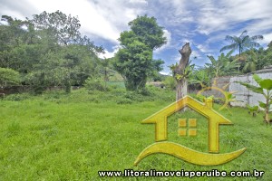 Casa para venda no bairro 12, em Peruíbe / SP.