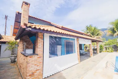 Casa para venda no bairro 21, em Peruíbe / SP.