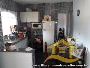 Casa - Edícula com 3 dormitórios (sendo 0 suite(s)) a 1500,00 metros praia.