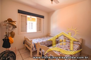 Casa - Sobrado com 4 dormitórios (sendo 4 suite(s)) a 200,00 metros praia.
