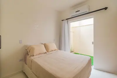 Apartamento - Kitnet com 1 quartos (sendo 0 suite(s)) a 1600,00 metros praia.